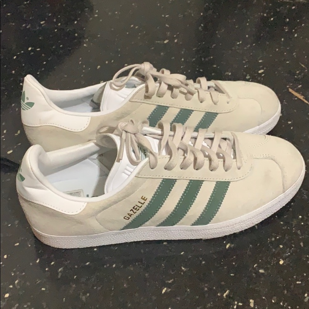 Women’s sneakers